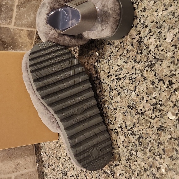 UGG slippers - Picture 5 of 6